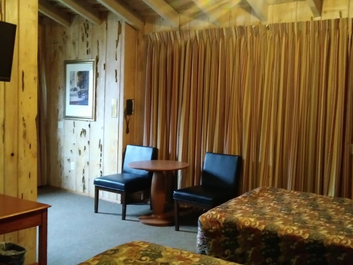 Bigfoot Motel Willow Creek Ngoại thất bức ảnh